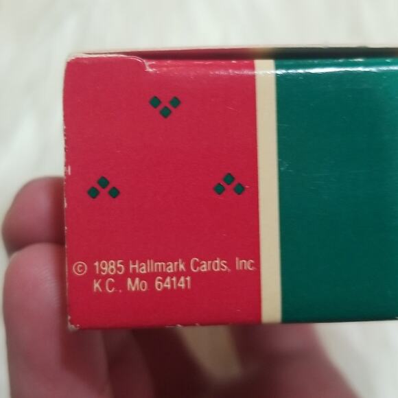 Vintage Hallmark Keepsake Ornament Snow-pitching Snowman 1985 - Picture 3 of 5